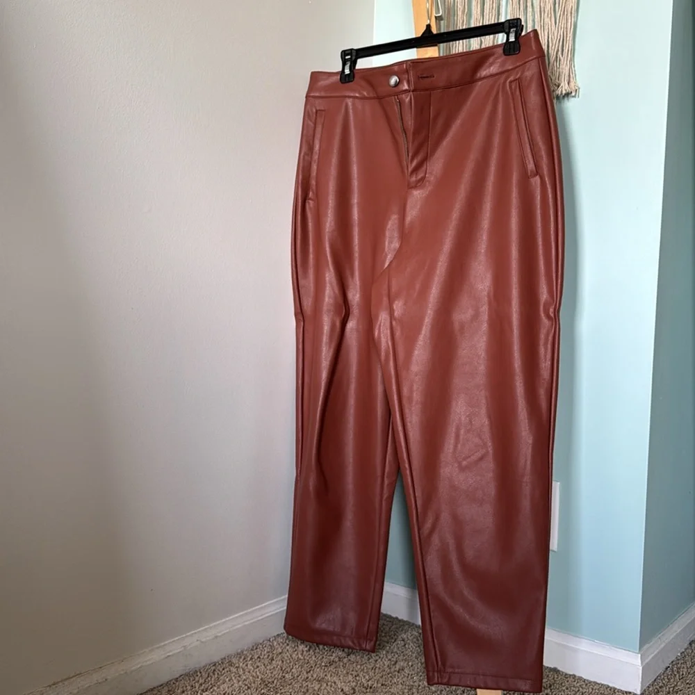 Brown faux leather pants 🧡 - Picture 2 of 3